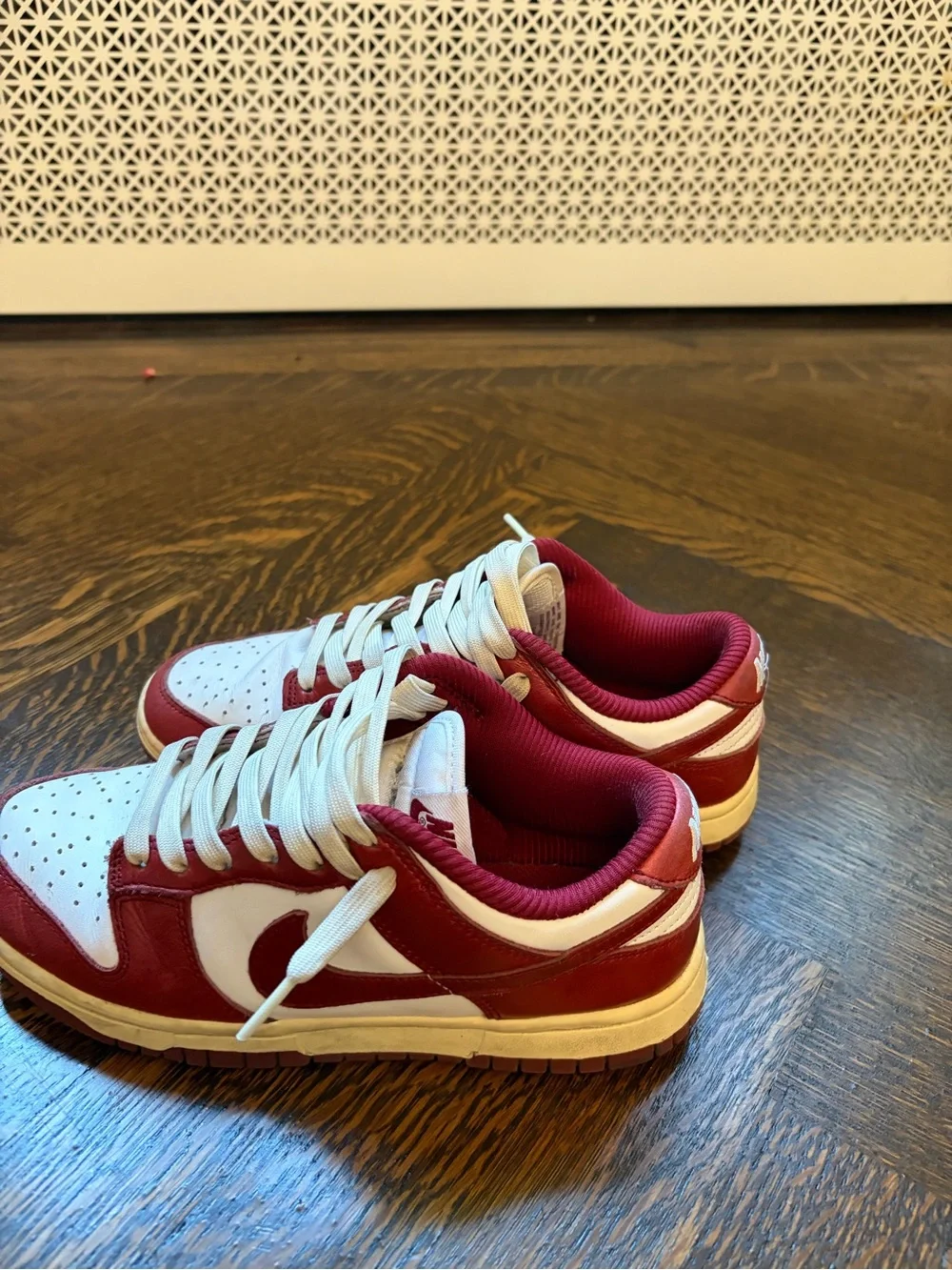 Nike Low-Top Women’s Sneakers in Red and White